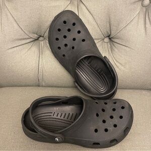Classic Black CROCS Jr. Sz. 6 Clogs - Black Crocks
